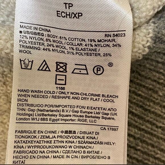 Banana Republic Women’s White and Gray Checkered Wool Blend Sweater - Picture 5 of 6